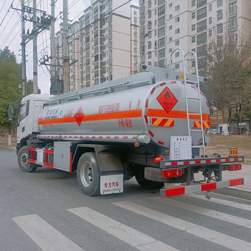 Dongfeng 4*2 15m³ oil tank truck