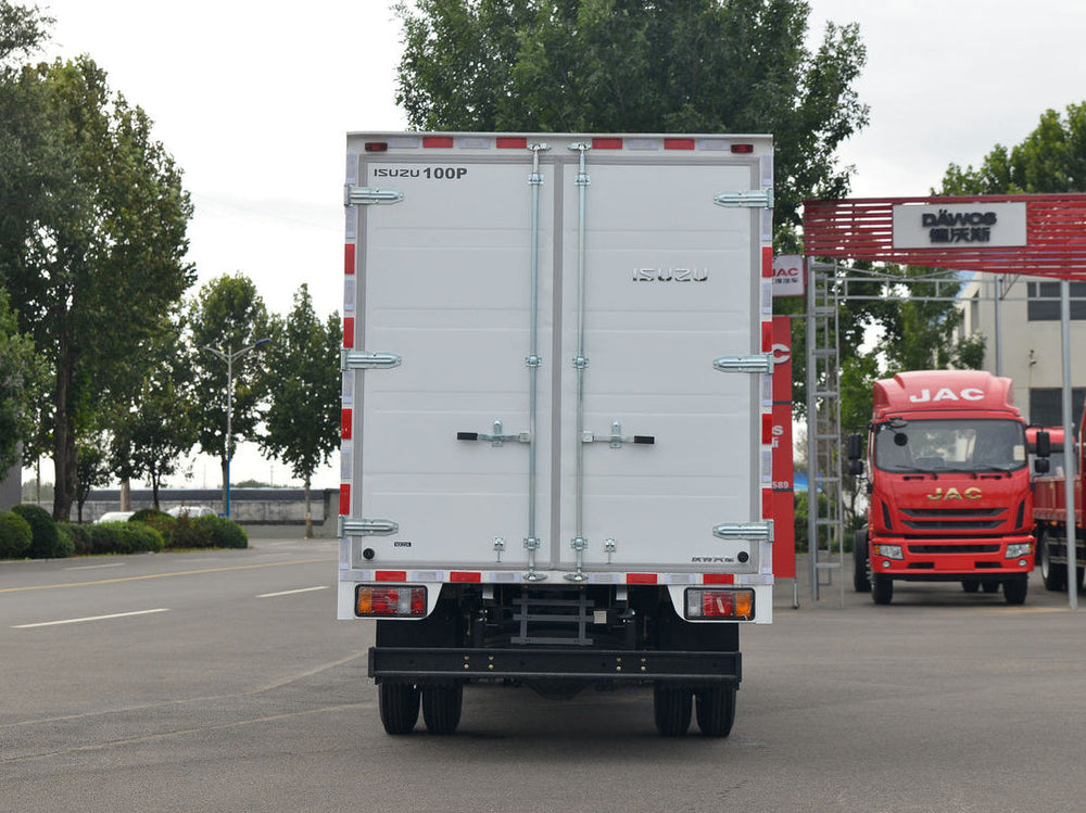 ISUZU 100P 120HP 4.25m Single Row Box Light Truck