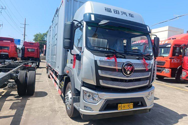 FOTON Aumark R Series 240HP 9.85m Box Cargo Truck