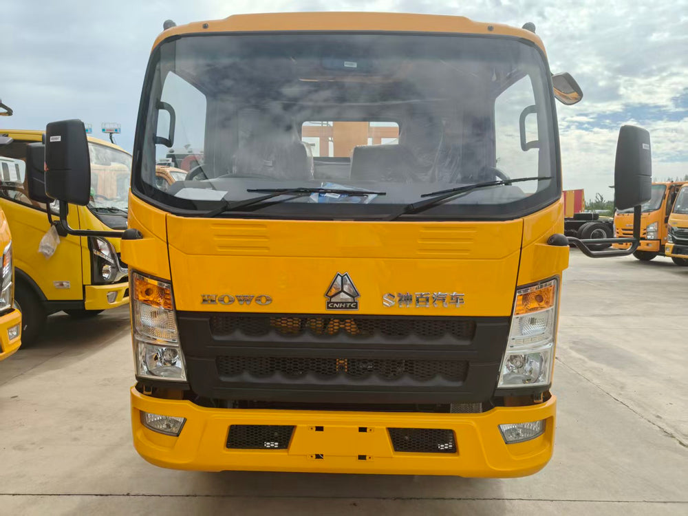 HOWO Changxing 4×2 truck with a 4-ton, 4-section boom crane